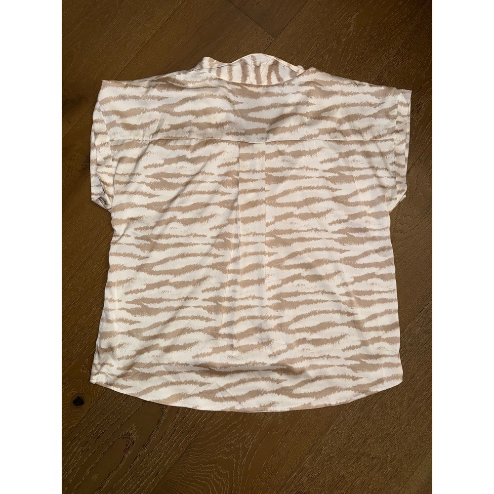 Entro Tan Cream Zebra Animal Print V-Neck Short Sleeve Blouse Top Medium - Picture 4 of 5